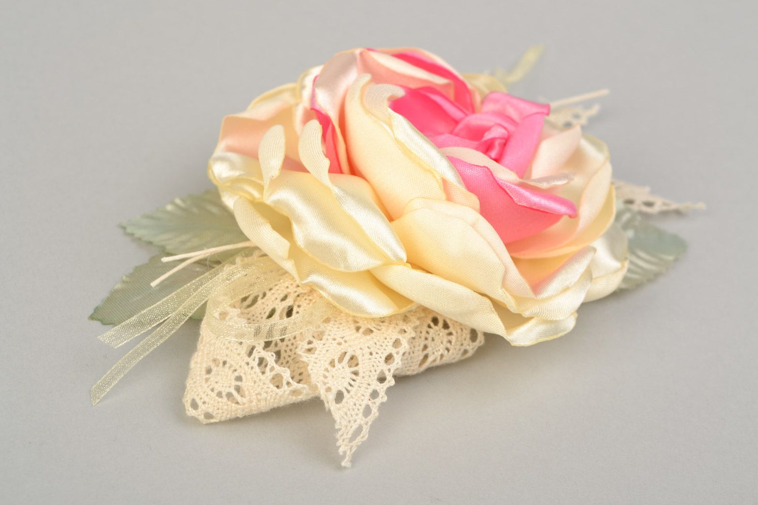 Роза из шелка и сатина красивый цветок из ткани ручной работы  фото 5