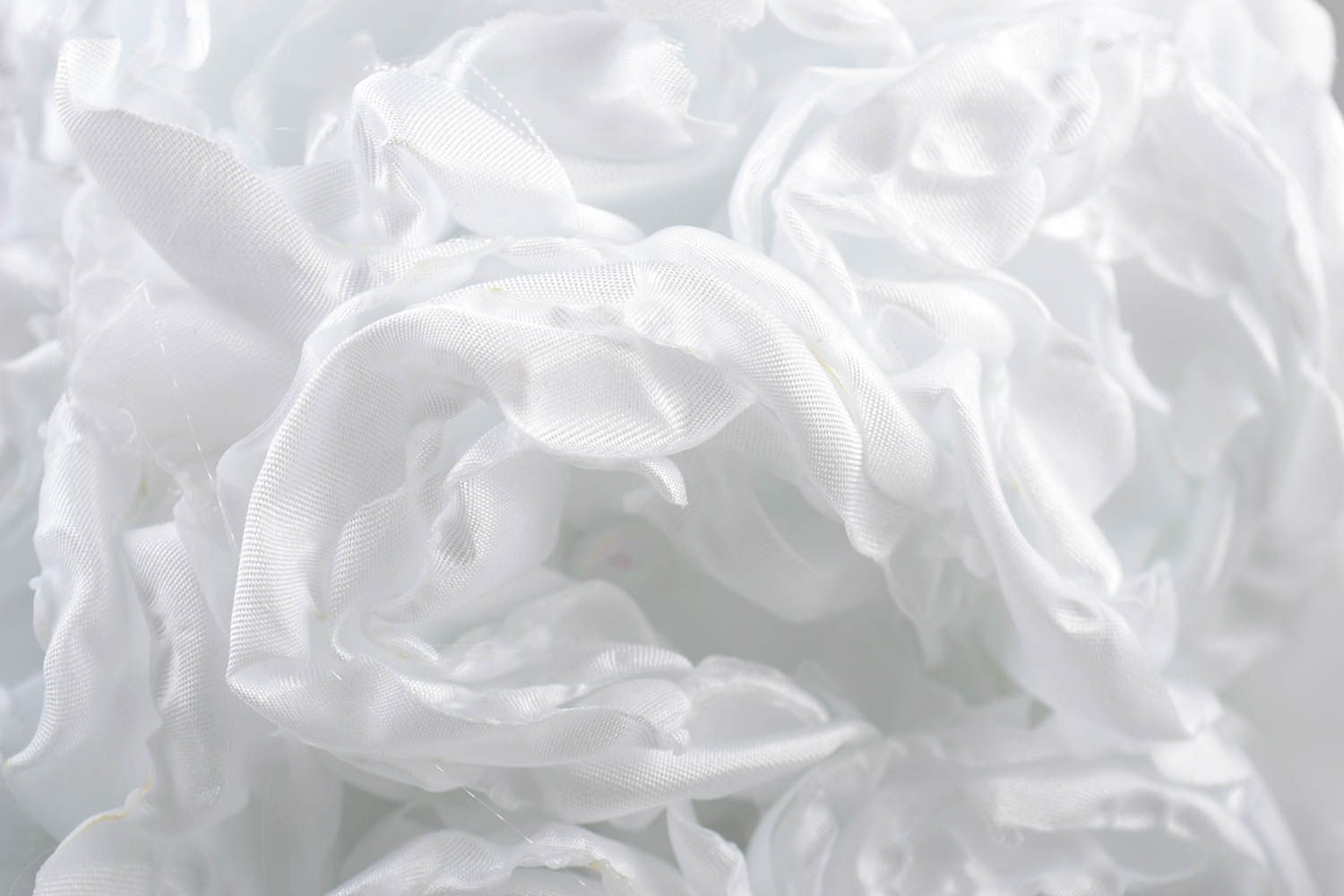 Свадебный букет из атласных лент и ткани ручной работы белый красивый авторский фото 3