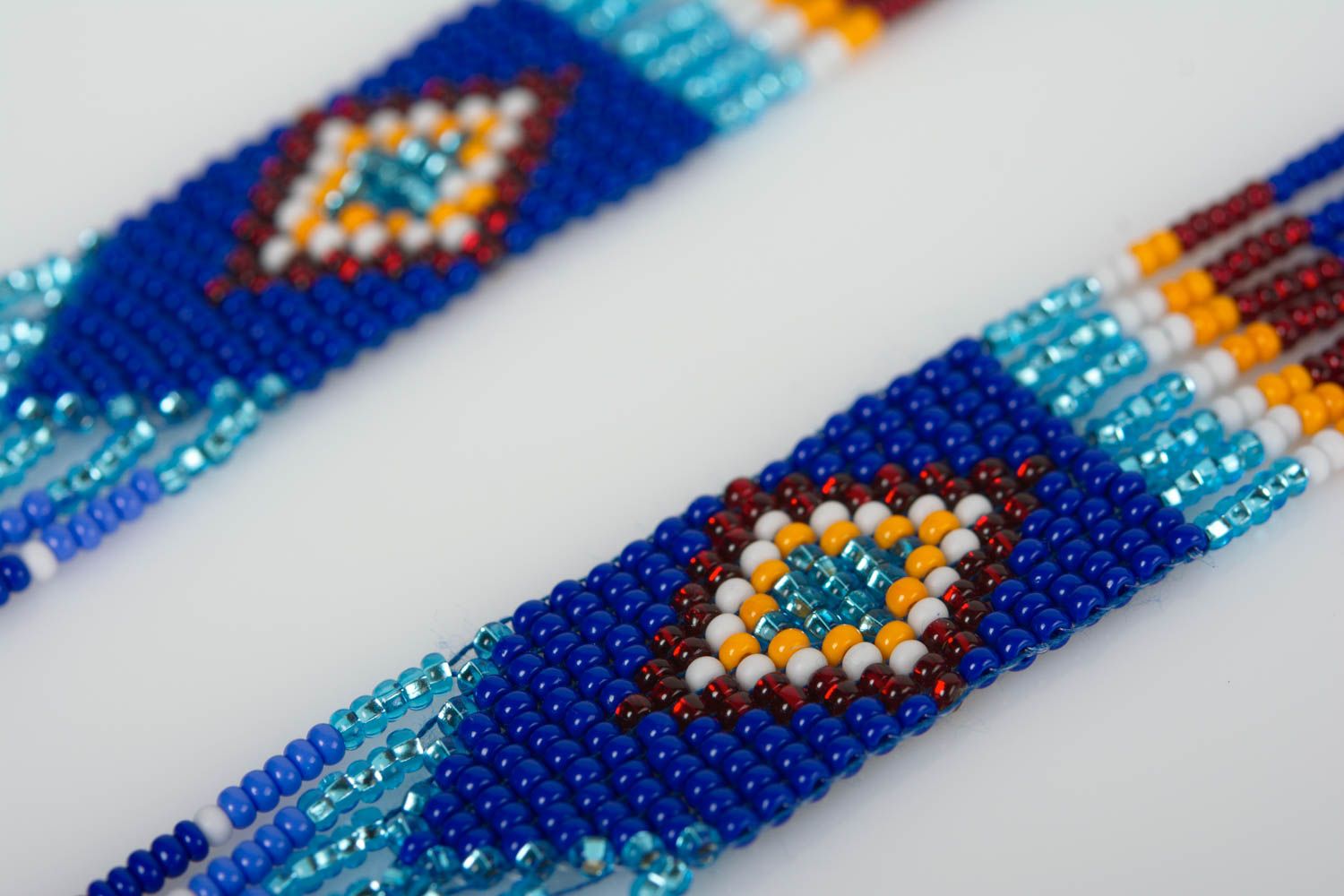 Collar hecho a mano de abalorios de estilo étnico artesanal largo de color azul foto 3