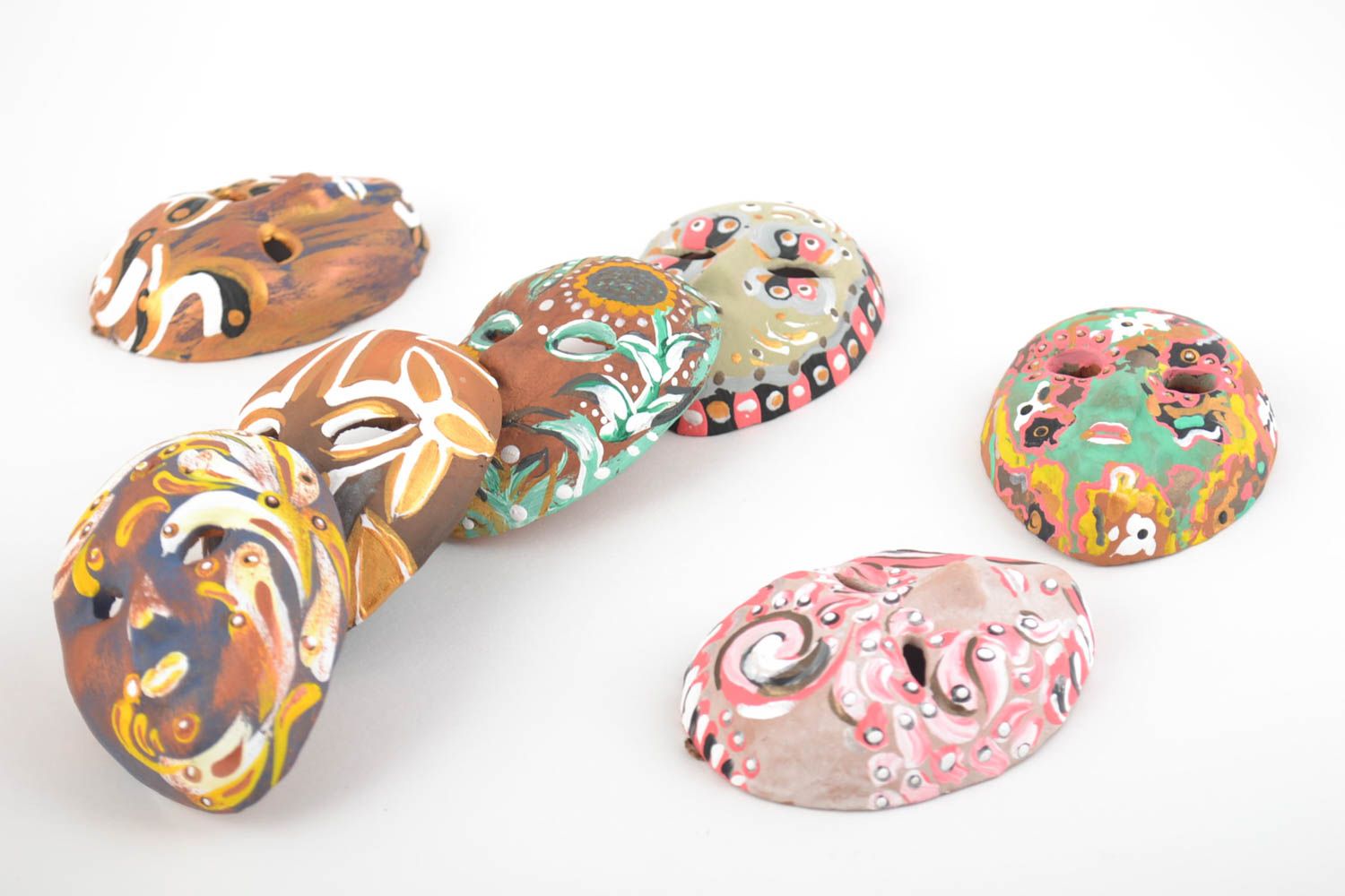 Handmade dekorative Masken aus Ton Set 7 Stück mit Acrylfarben bemalt bunt klein foto 3
