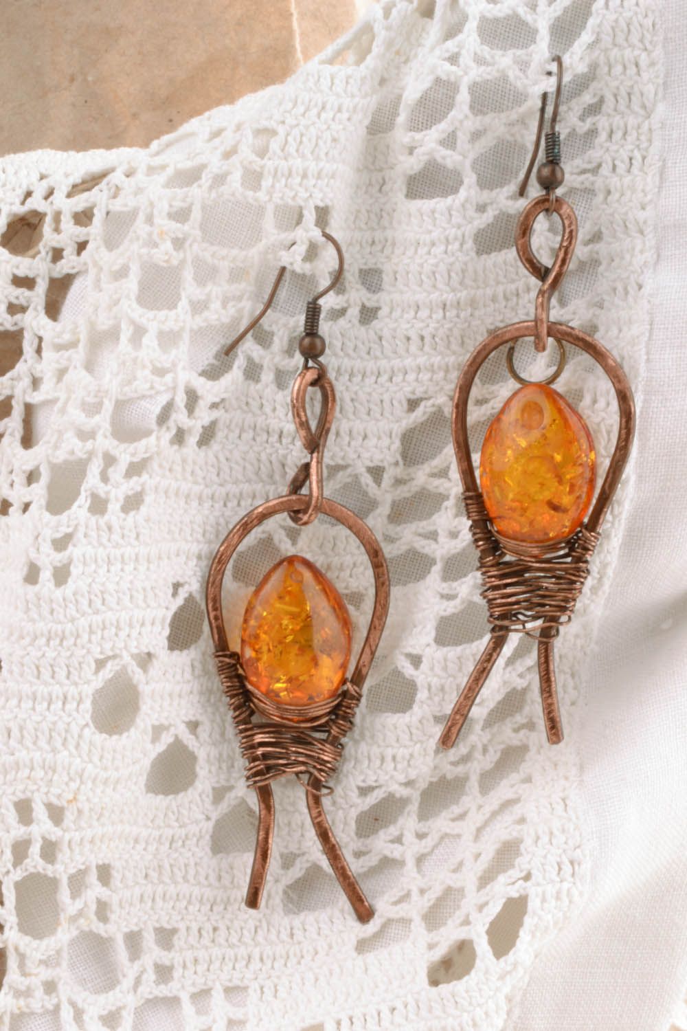 Copper dangle earrings with amber photo 5