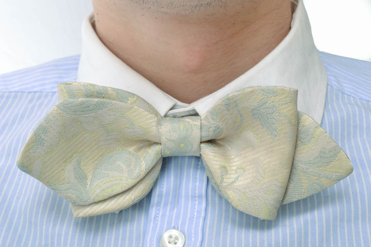 Fashionable bow tie of gray color photo 4
