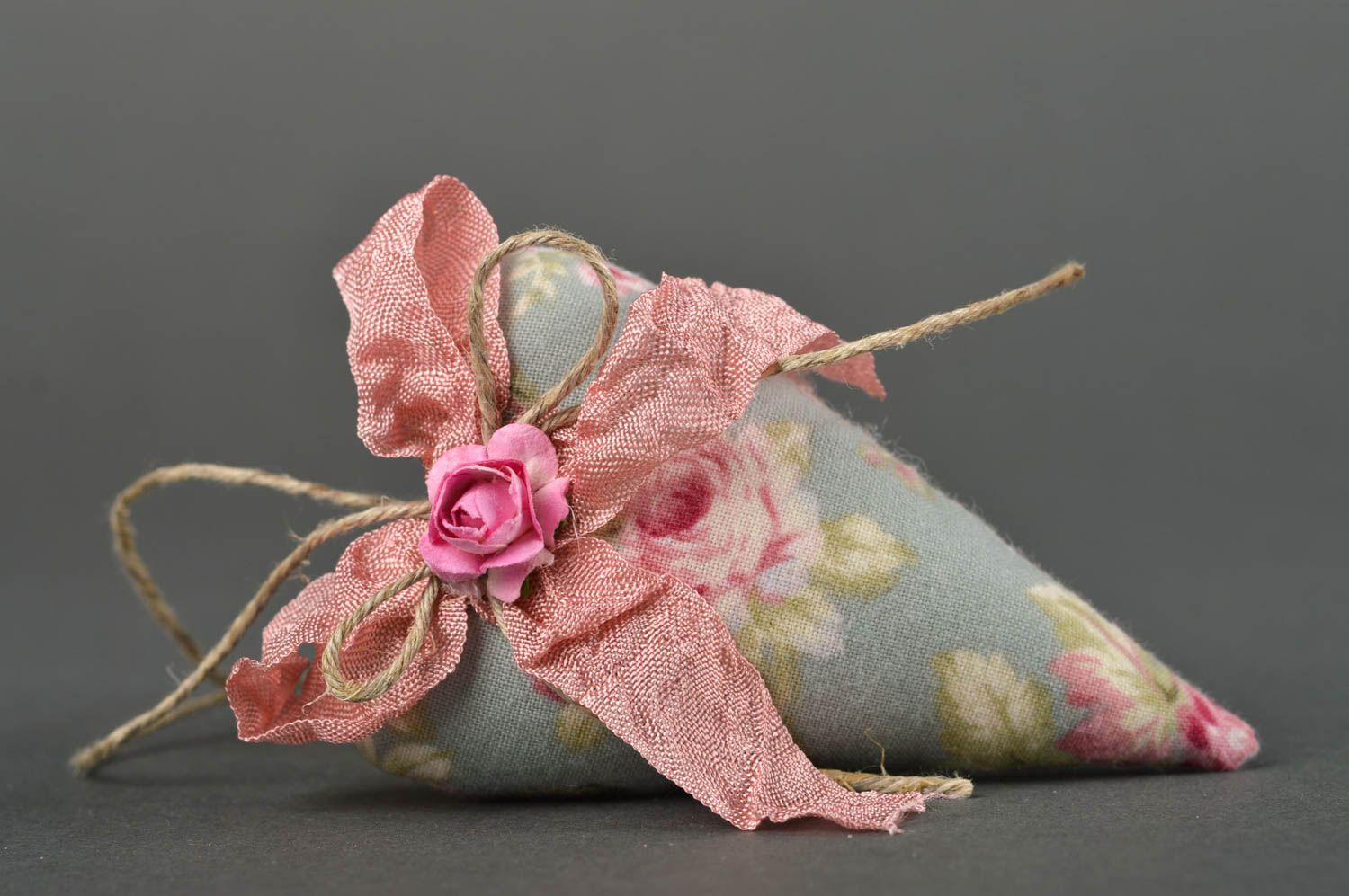 Мягкое сердце ручной работы декор для дома сердце из ткани с розовой розой фото 3