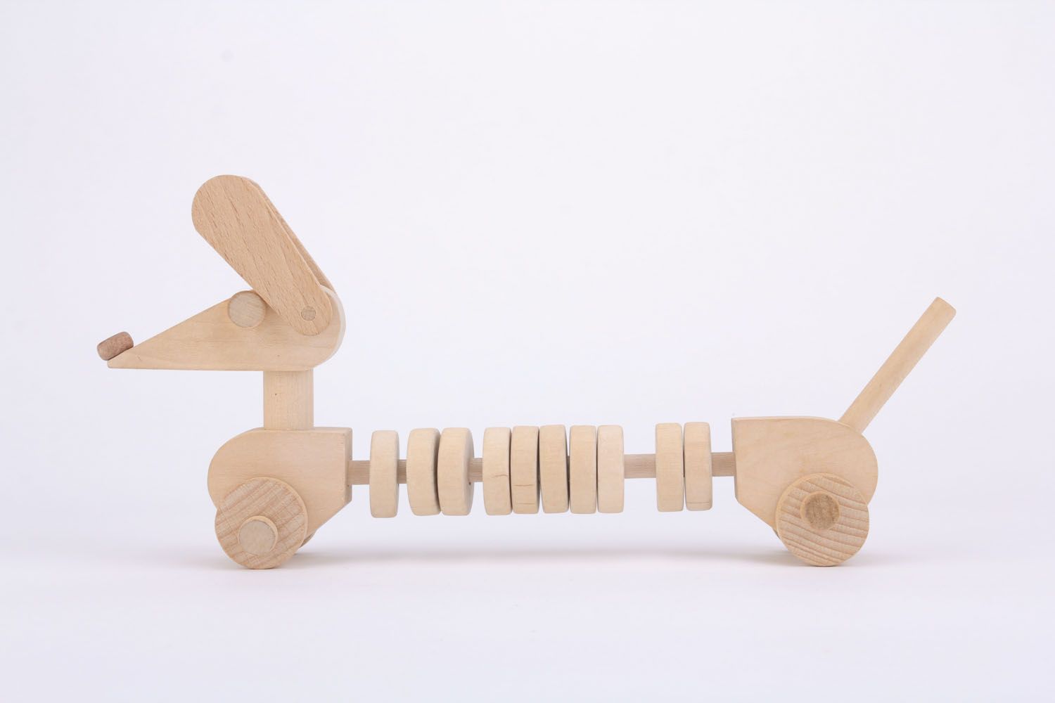 Brinquedo de madeira em forma do cão  foto 4