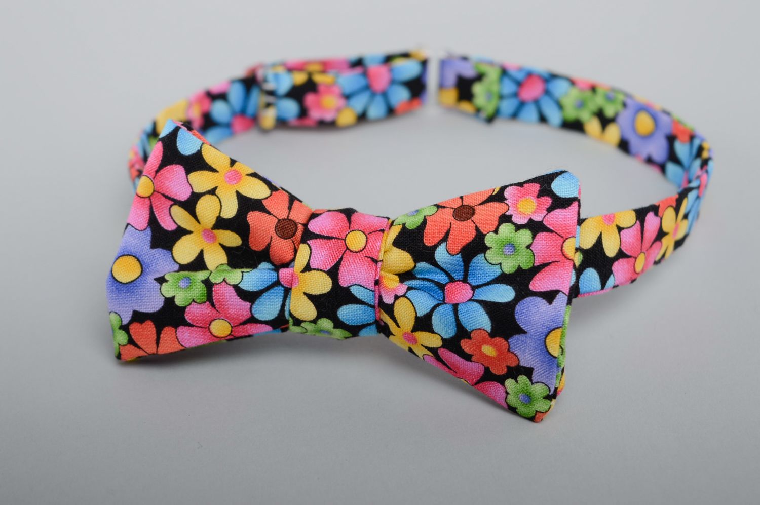 Handmade cotton bow tie with floral print photo 1