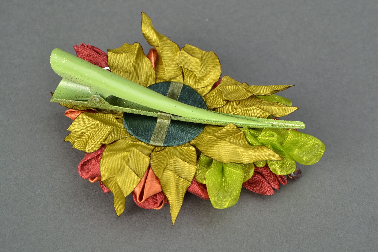Handgemachte Haarklammer Blume aus Chiffon und Atlas foto 4