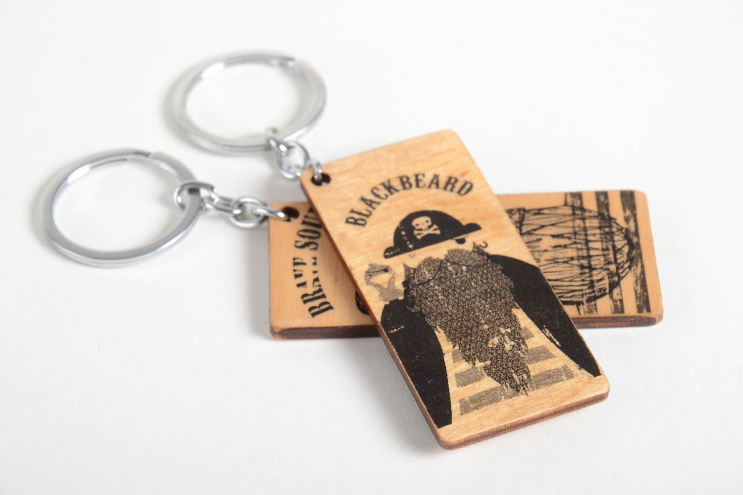Porte-clés en bois faits main avec pirates 2 pièces Accessoires design photo 4