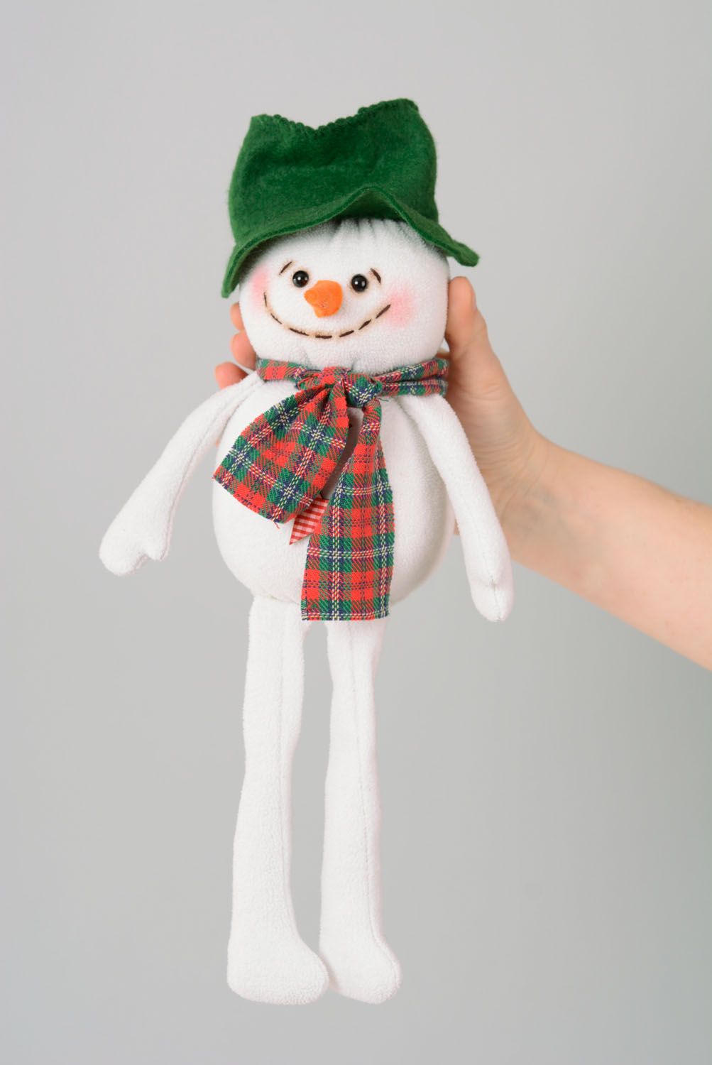 Текстильная игрушка в виде снеговика фото 4