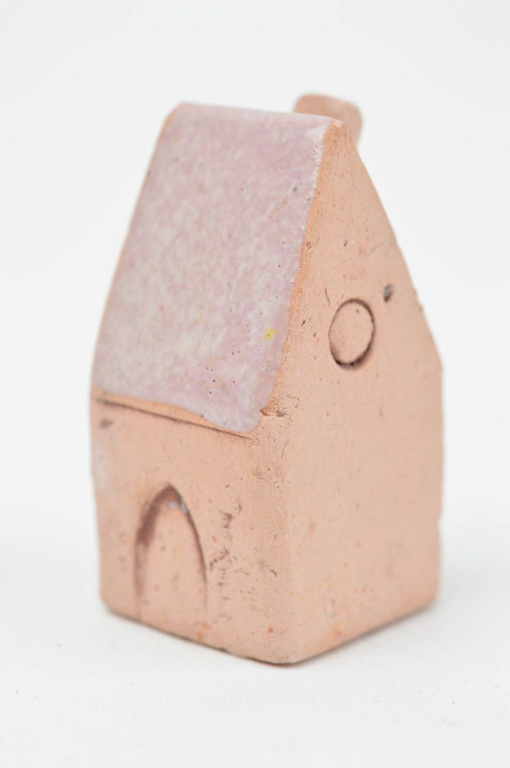 Красивая миниатюрная сувенирная керамическая статуэтка Домик с розовой крышей  фото 4