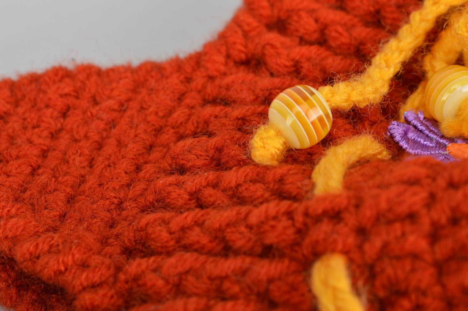 Gorro tejido hecho a mano de color rojo y amarillo ropa infantil regalo original foto 4