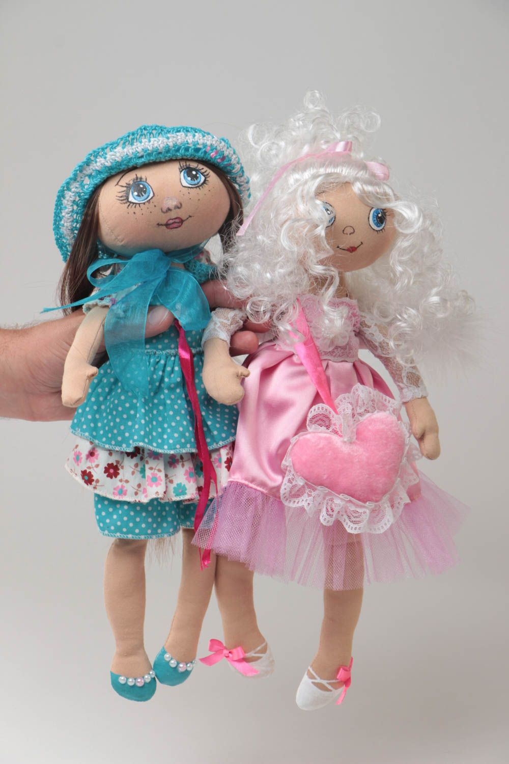 Deux poupées en tissu faites main originales décoratives de collection Amies photo 5