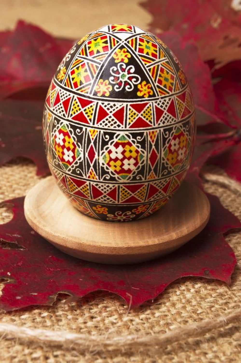 L'uovo decorativo fatto a mano L'uovo dipinto a mano L'uovo pasquale ucraino 
 foto 1
