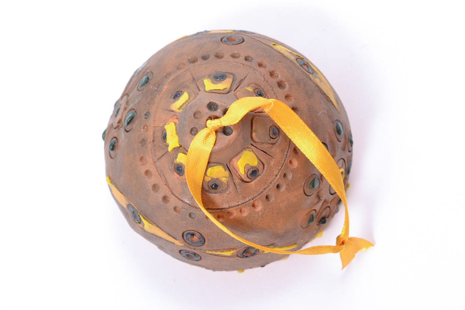 Petite cloche en terre cuite originale brune avec petit ruban jaune faite main photo 3