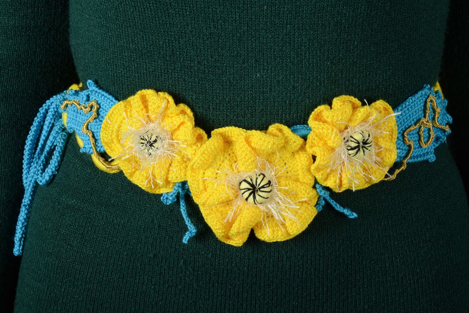 Cinturón tejido de algodón y acrílicos con flores amarillas  foto 1