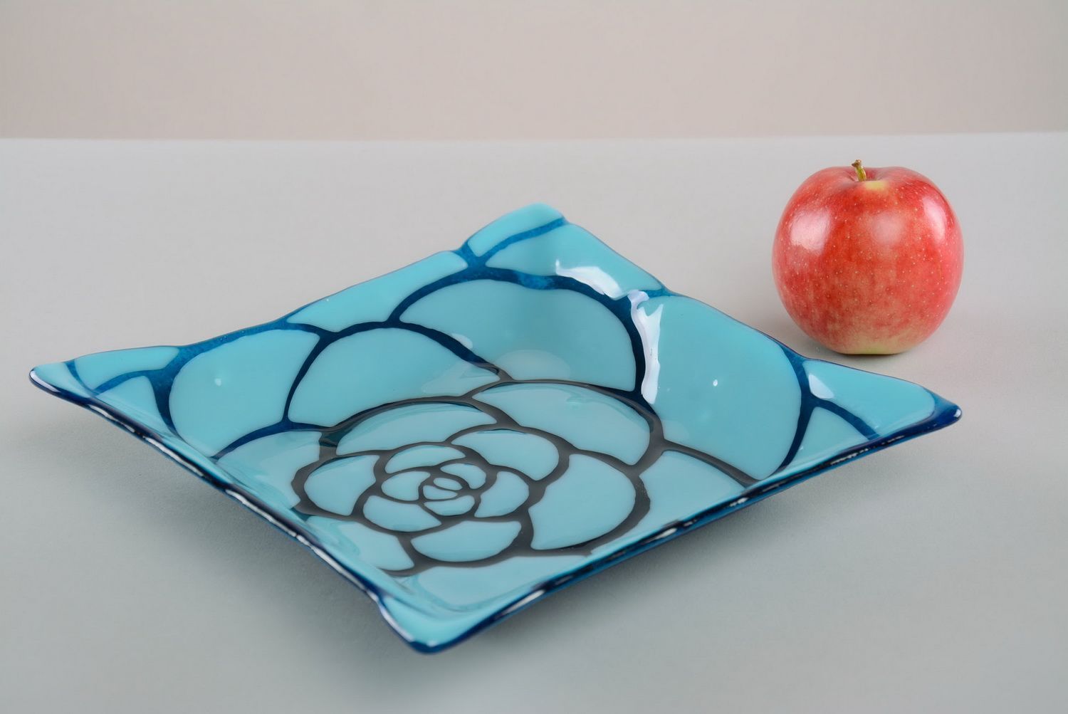 Стеклянная тарелка в технике фьюзинг Голубая роза фото 2