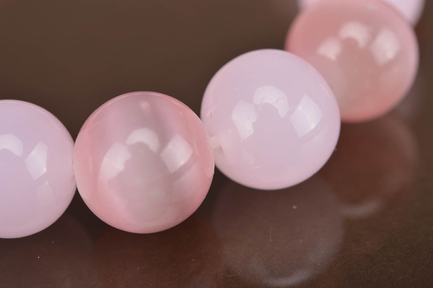 Bracelet rose pâle perles fantaisie rondes accessoire beau original fait main photo 4