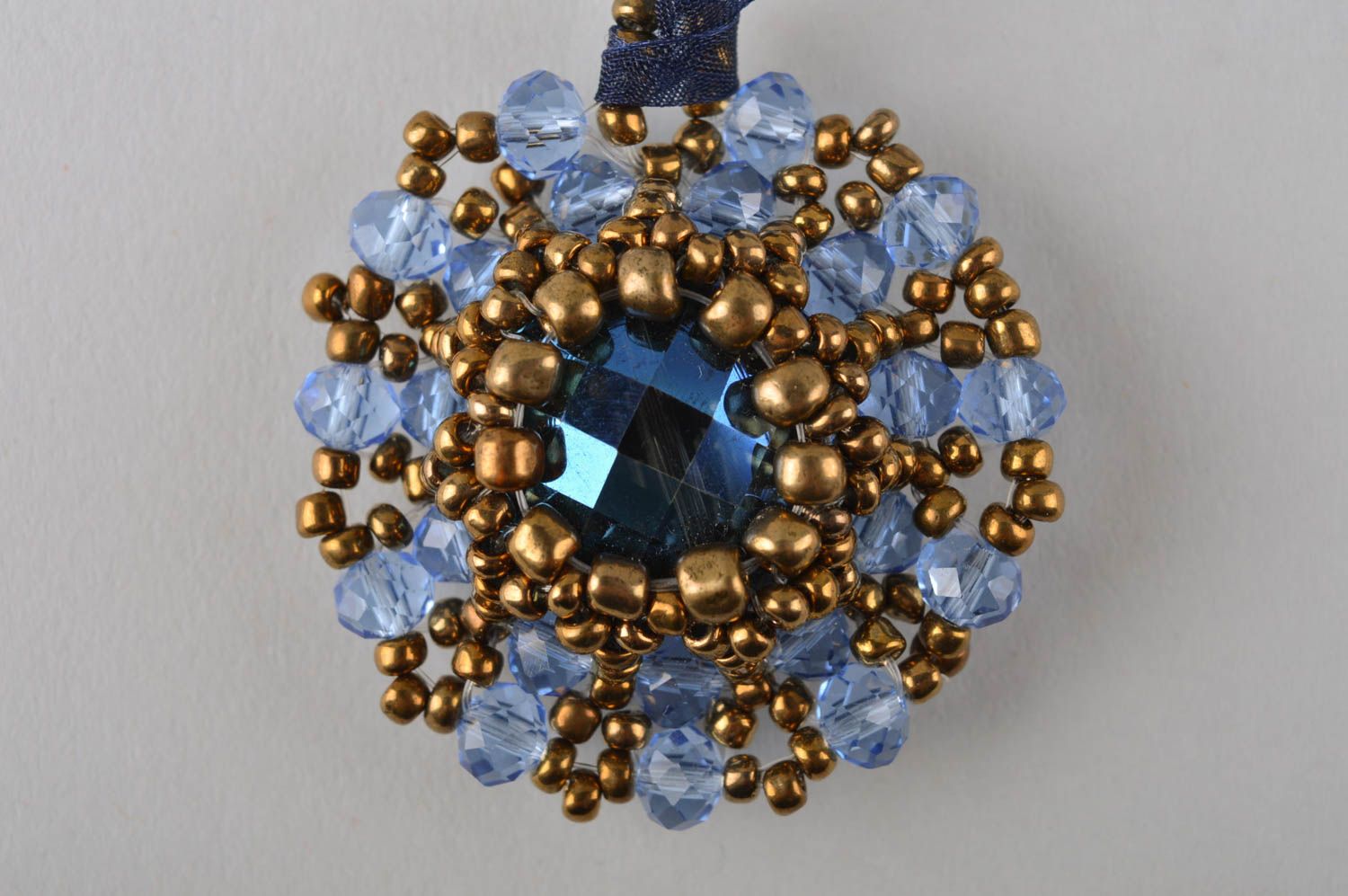 Pendentif rond bleu Bijou fait main perles de rocaille original Cadeau femme photo 3
