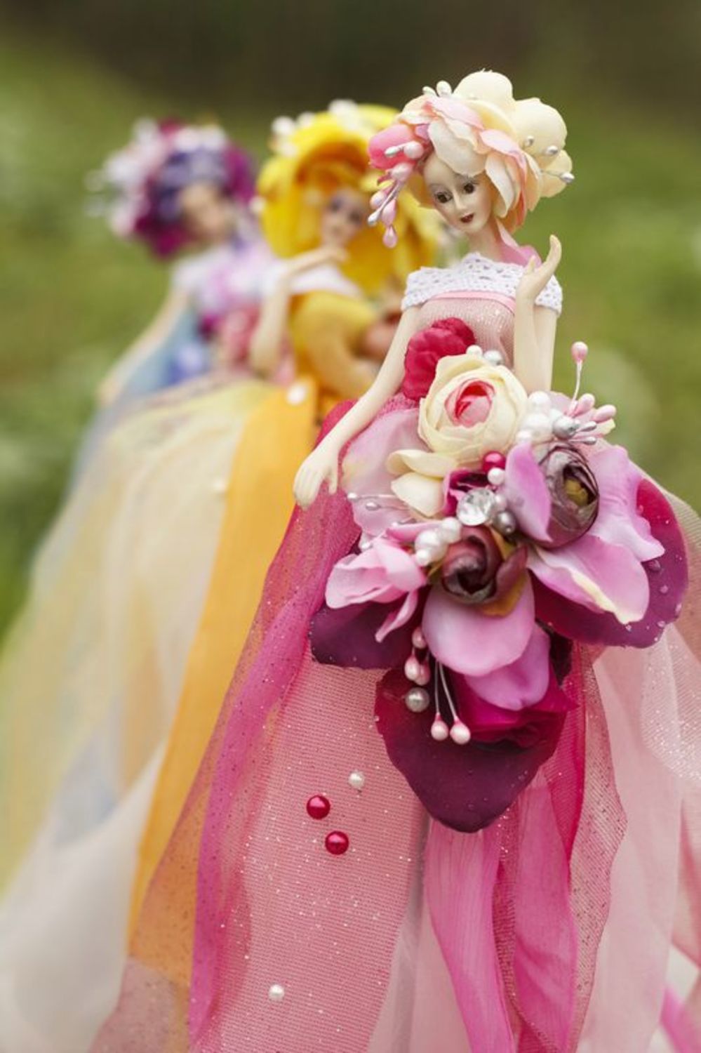 Muñeca de boda con vestido rosa foto 1