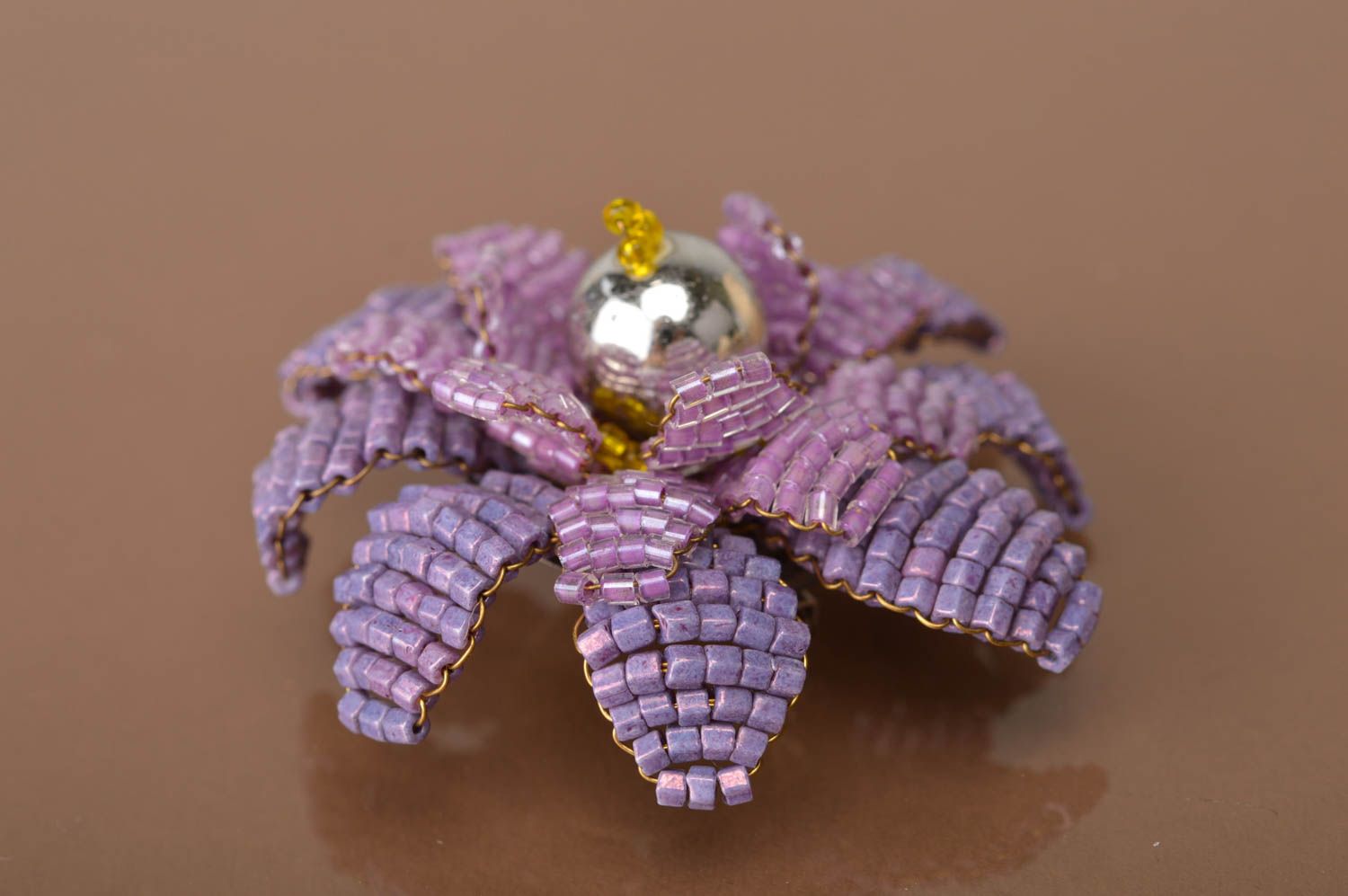 Broche en perles de rocaille tchèques fleur mauve belle originale faite main photo 3