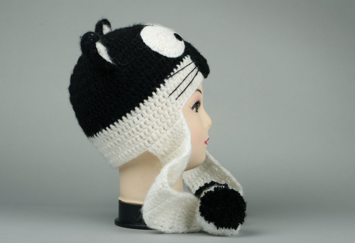 Child's knitted hat Black and white cat photo 1