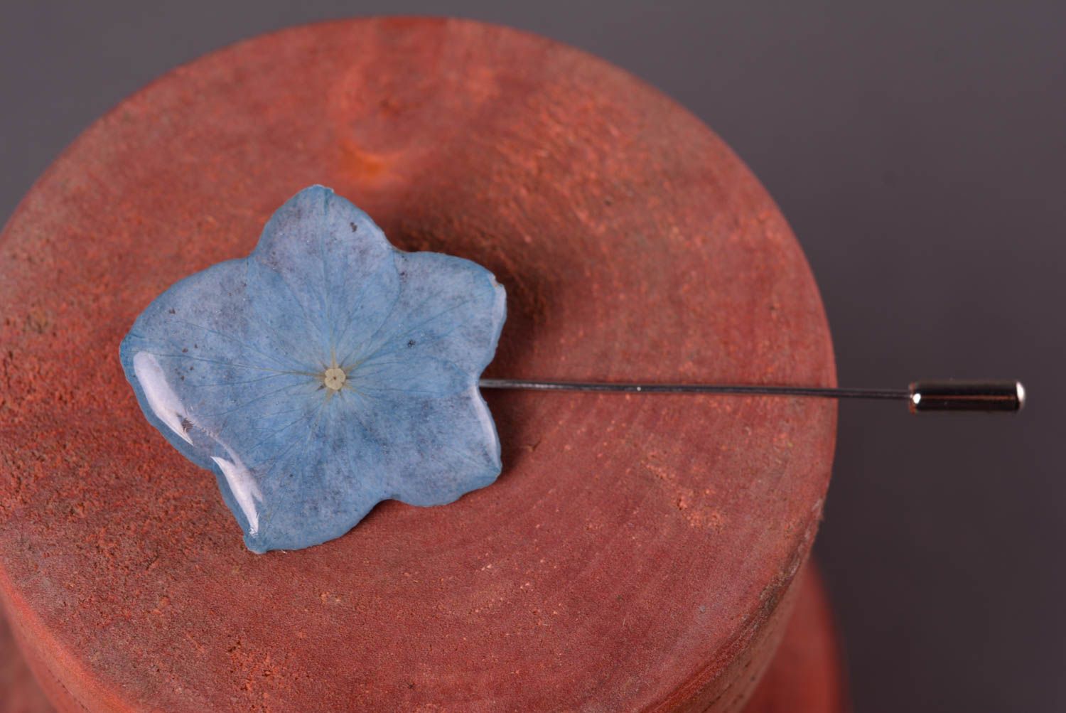 Broche fleur bleue Bijou fait main design élégant Cadeau femme original photo 2