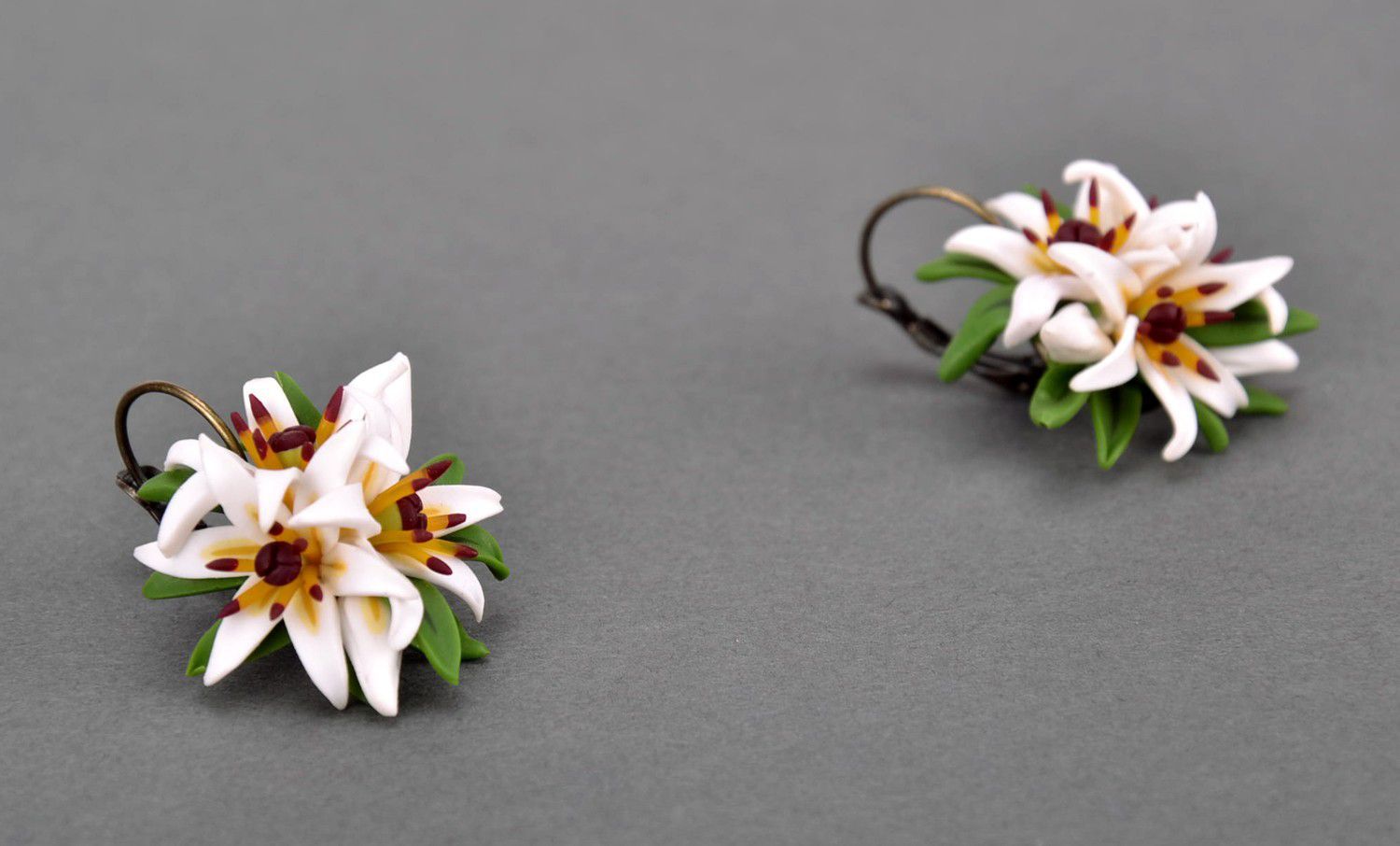 Kleine Blumen-Ohrringe aus Polymerton foto 1