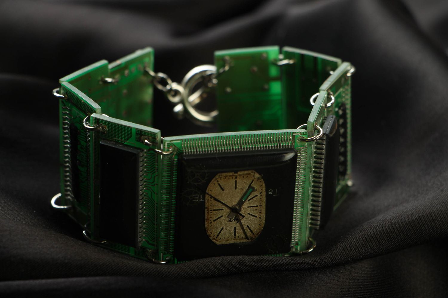 Steampunk metal bracelet with micro scheme of green color photo 1
