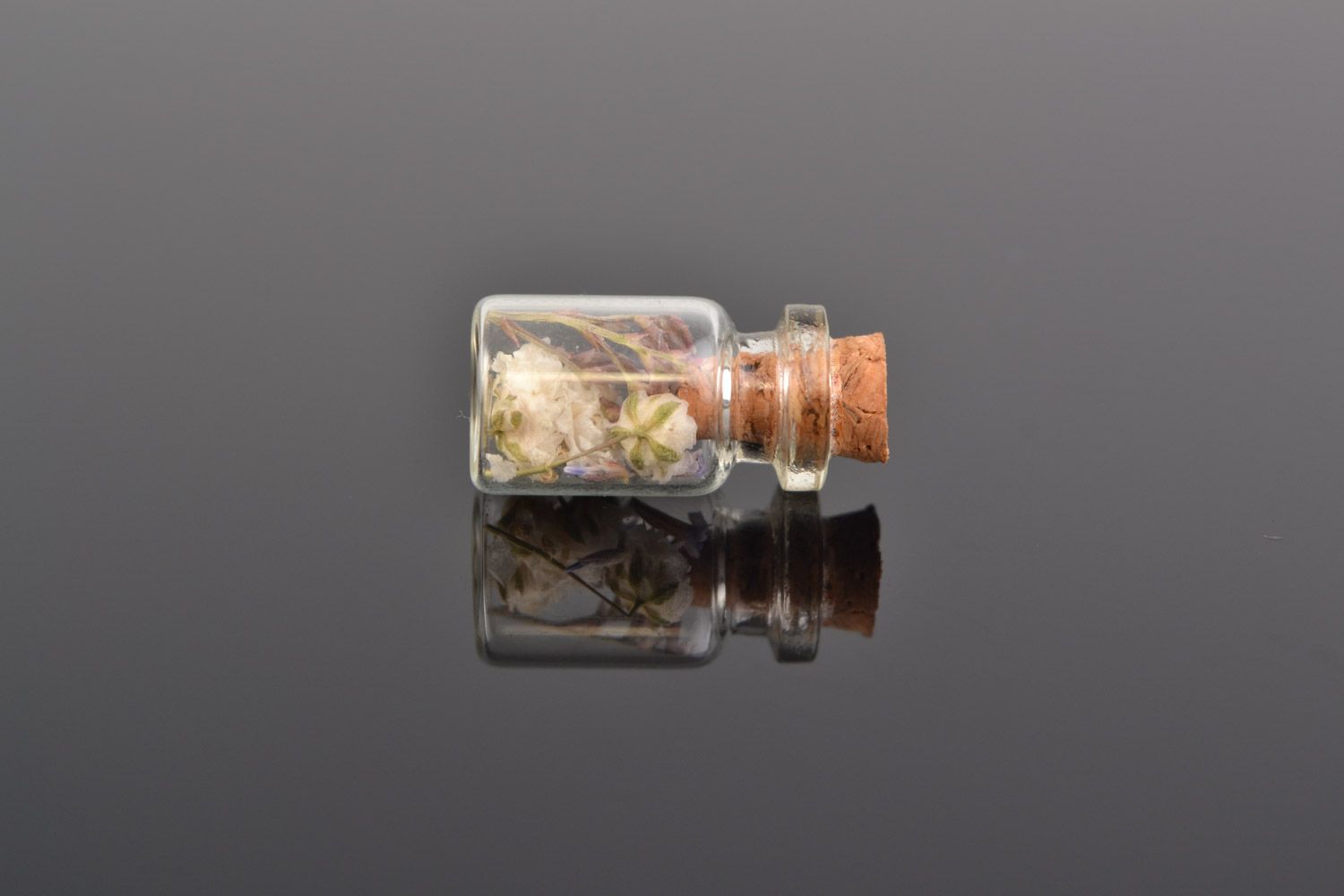 Handmade neck pendant in the shape of glass flask with gypsophila and kermek inside photo 1