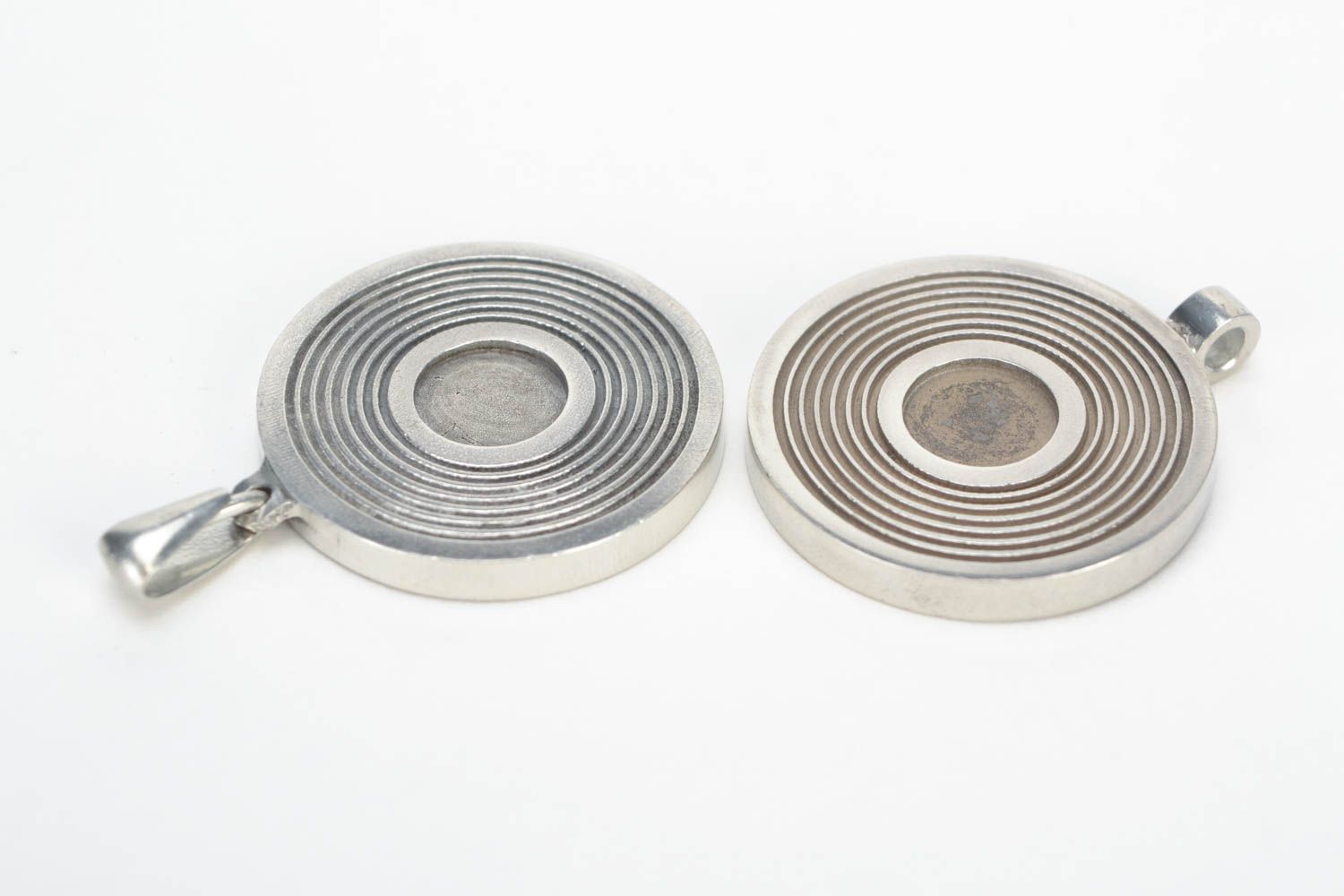 Set de fournitures métalliques pour pendentifs 2 pièces faites main rondes photo 3