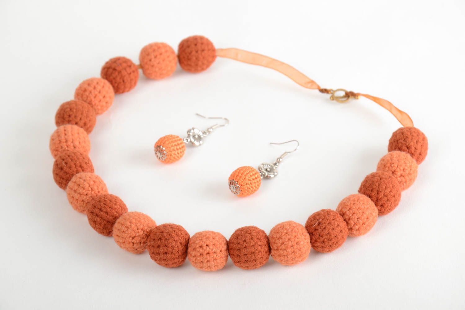 Ensemble de bijoux textile boucles d'oreilles et collier en perles fait main photo 5