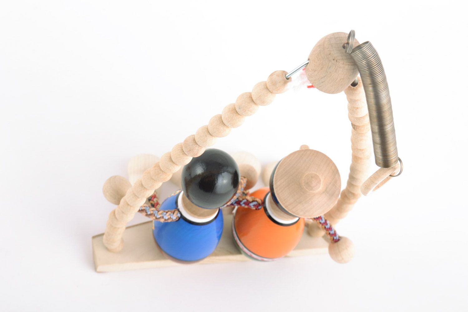 Деревянная игрушка Парочка на лавочке ручной работы с росписью эко-красками фото 4