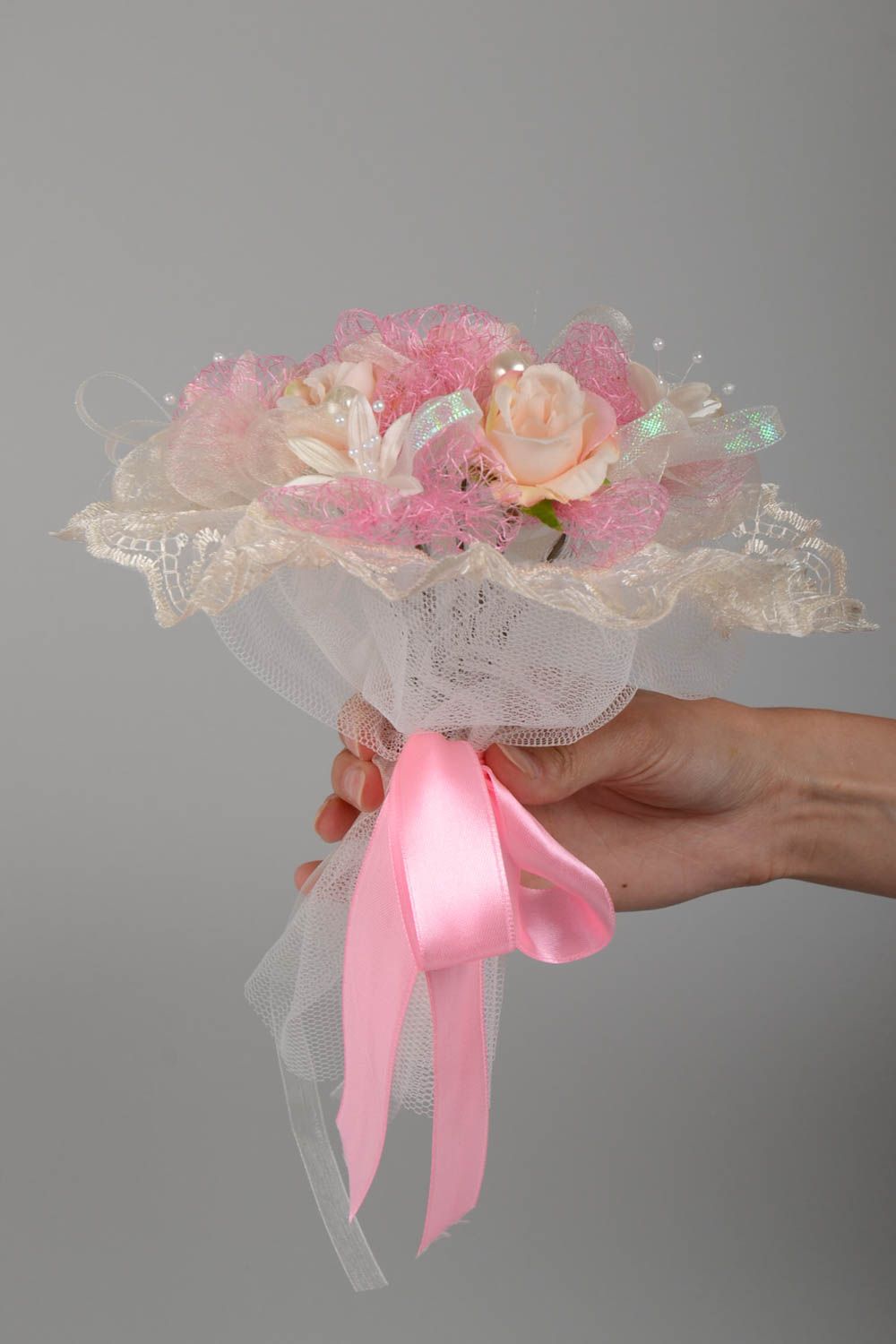 Schöner zarter handmade Hochzeitsstrauß aus Rosen Kunstblumen Braut Accessoire foto 4