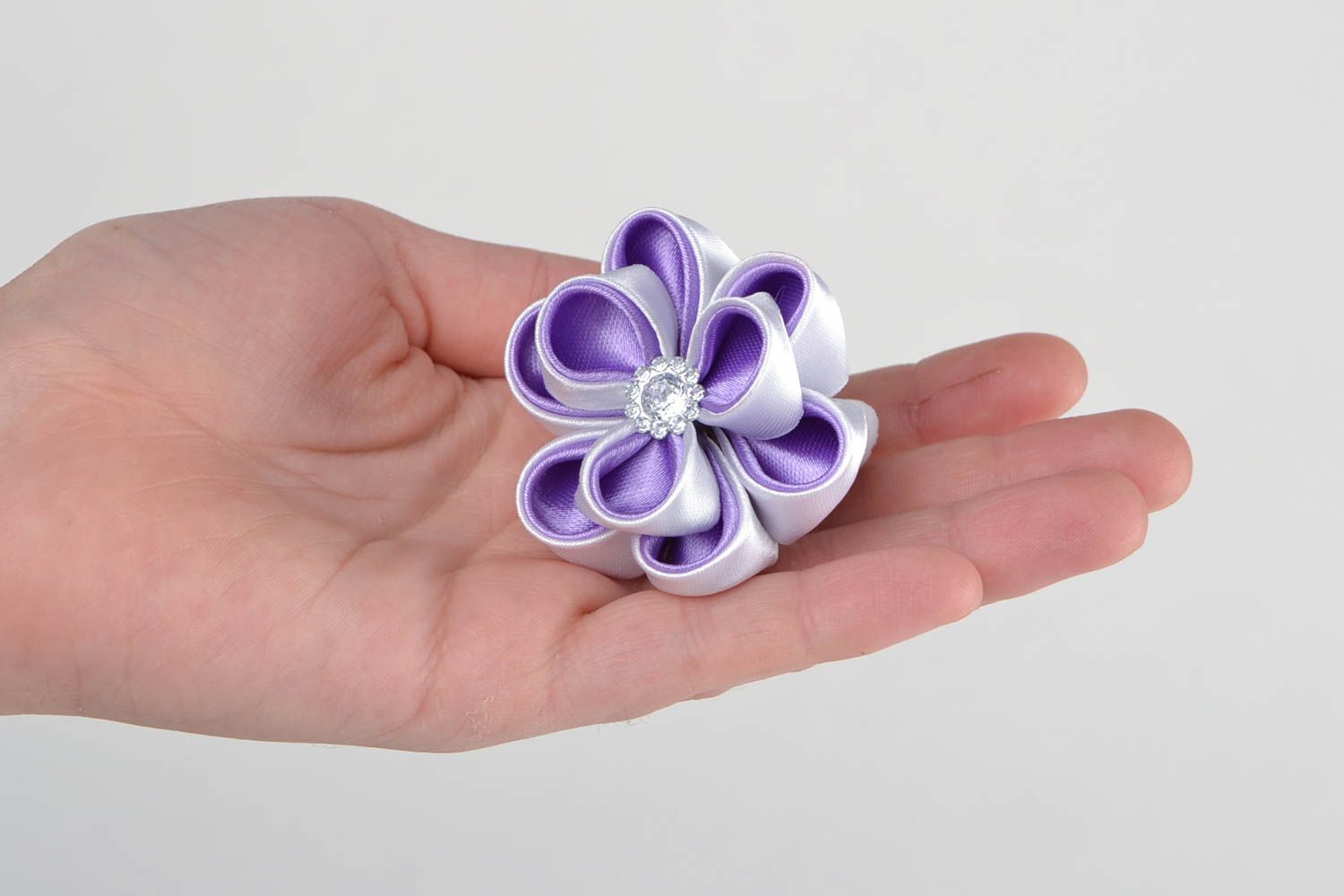 Small beautiful handmade kanzashi ribbon flower hair tie white and lilac photo 2