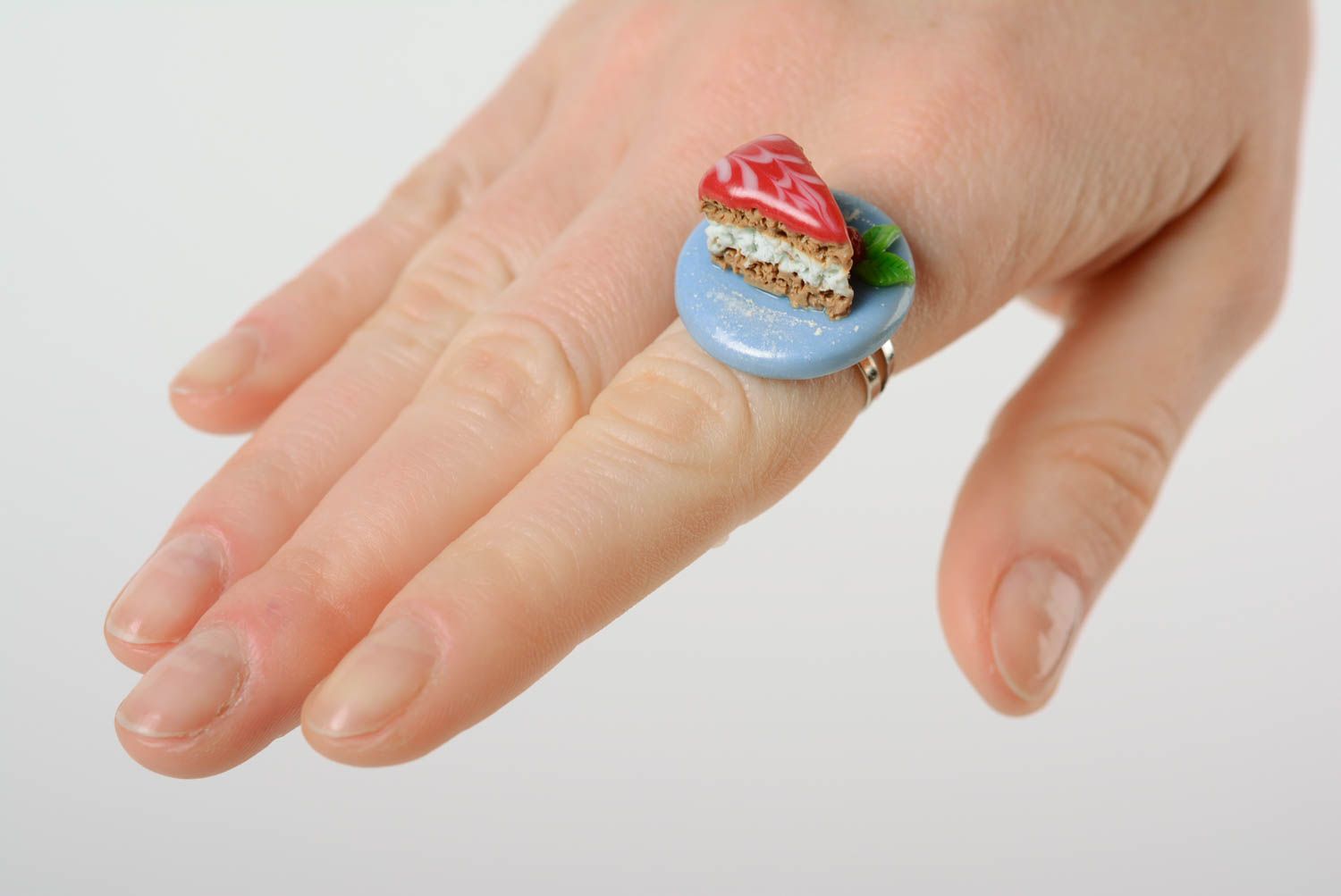 Runder schöner handmade Ring aus Polymerton verstellbar Designer Handarbeit Torte foto 2
