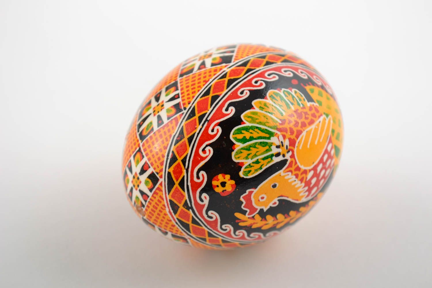 Huevo de Pascua pintado artesanal con imagen de gallina multicolor foto 4