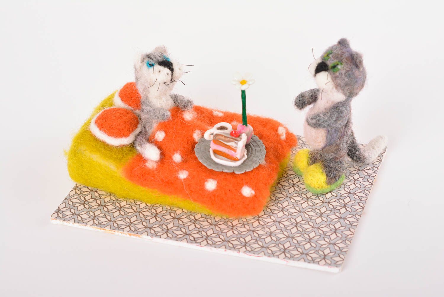 Figurines chats faites main Peluches miniatures Déco maison laine feutrée photo 4