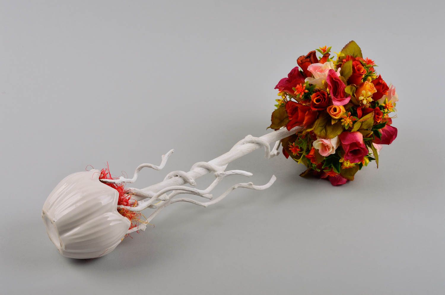 Árbol topiario hecho a mano hermoso composición de flores decoración de casa foto 5
