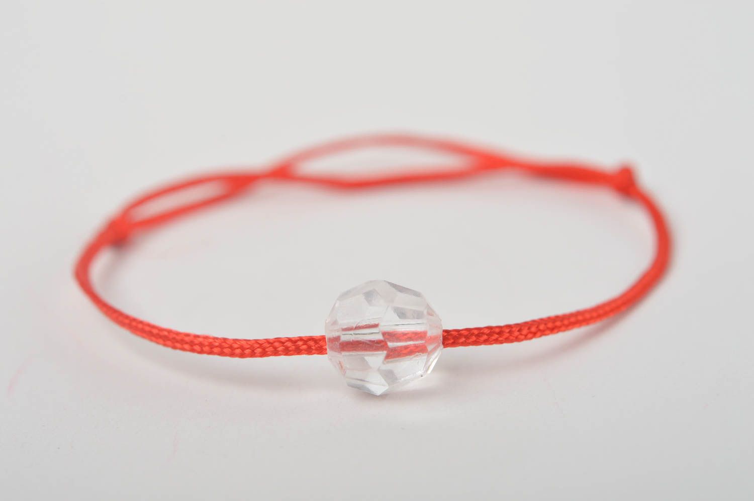 Bracelet fin Bijou fait main cordon rouge avec perle transparente Cadeau enfant photo 3
