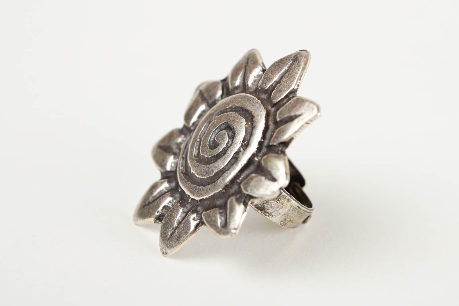 Beautiful handmade metal ring metal craft ideas fashion accessories for girls  photo 4