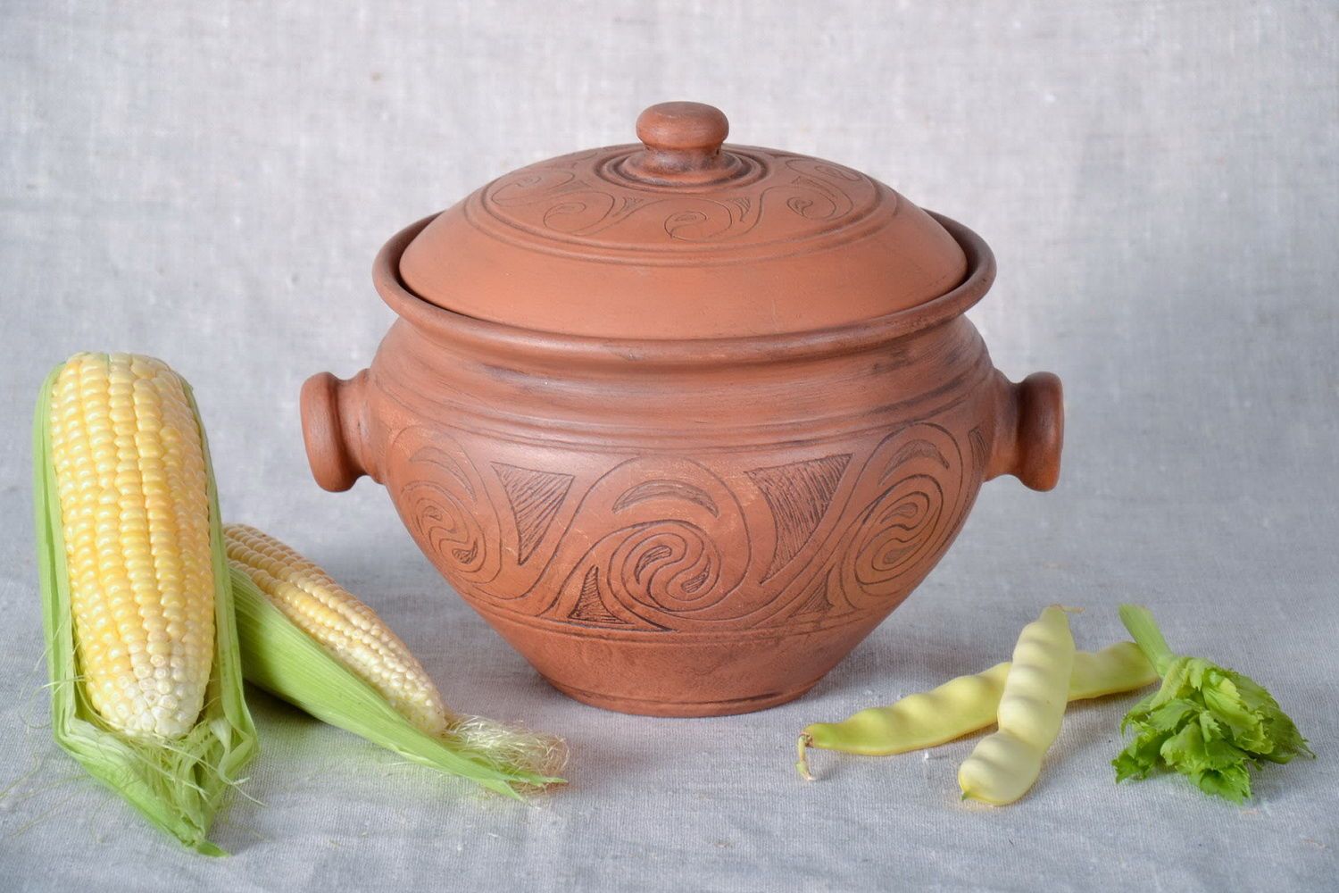Clay pot with a lid photo 2
