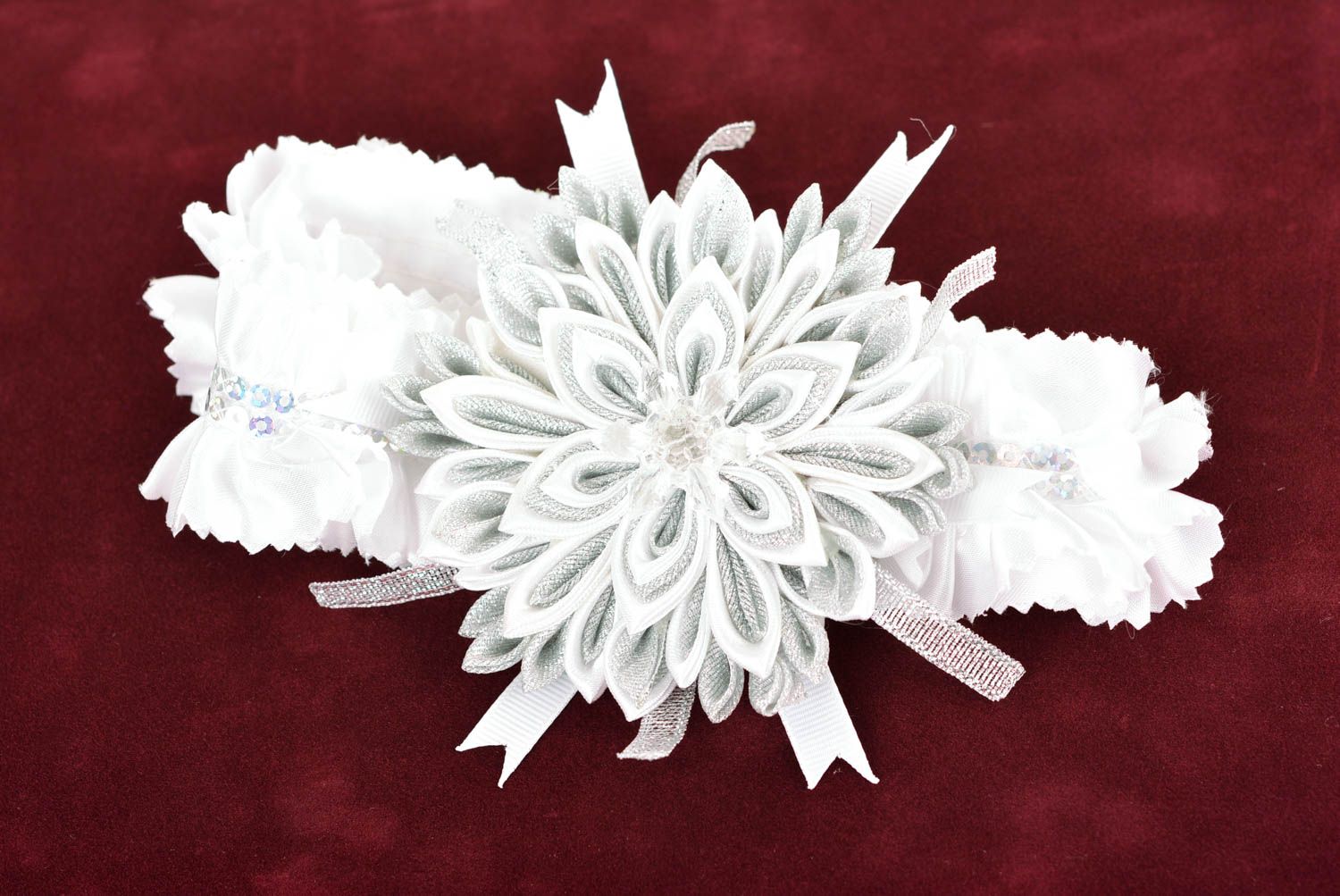 Haarband Blume handgefertigt Haarschmuck Blume Accessoire für Haare in Weiß foto 1