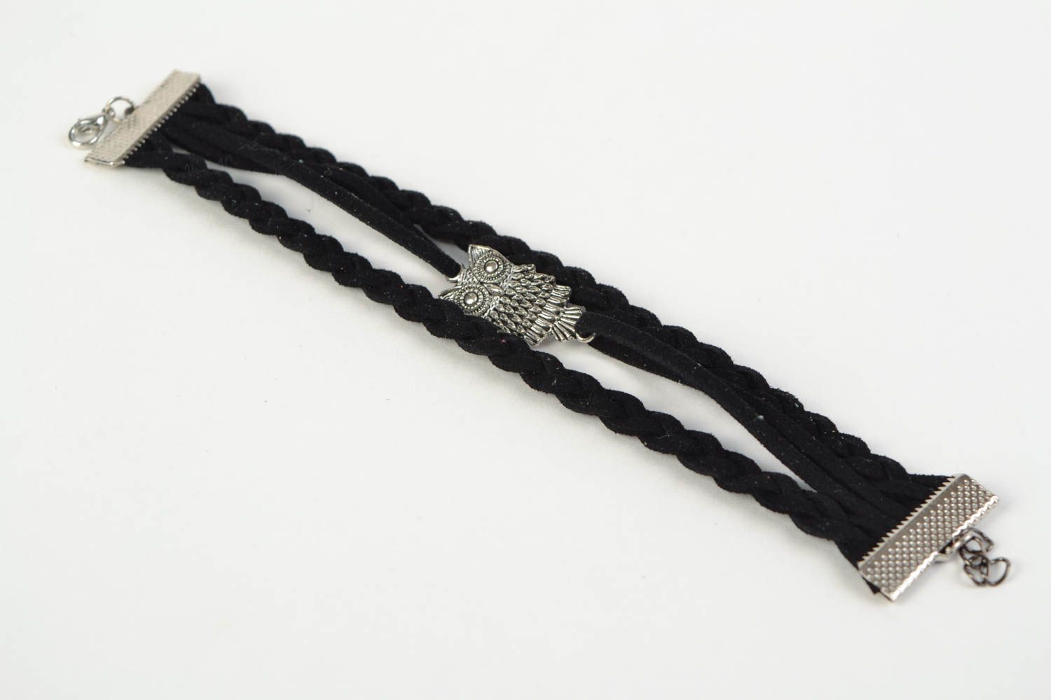 Pulsera hecha a mano de cordón de gamuza con colgante negro con forma de lechuza  foto 5