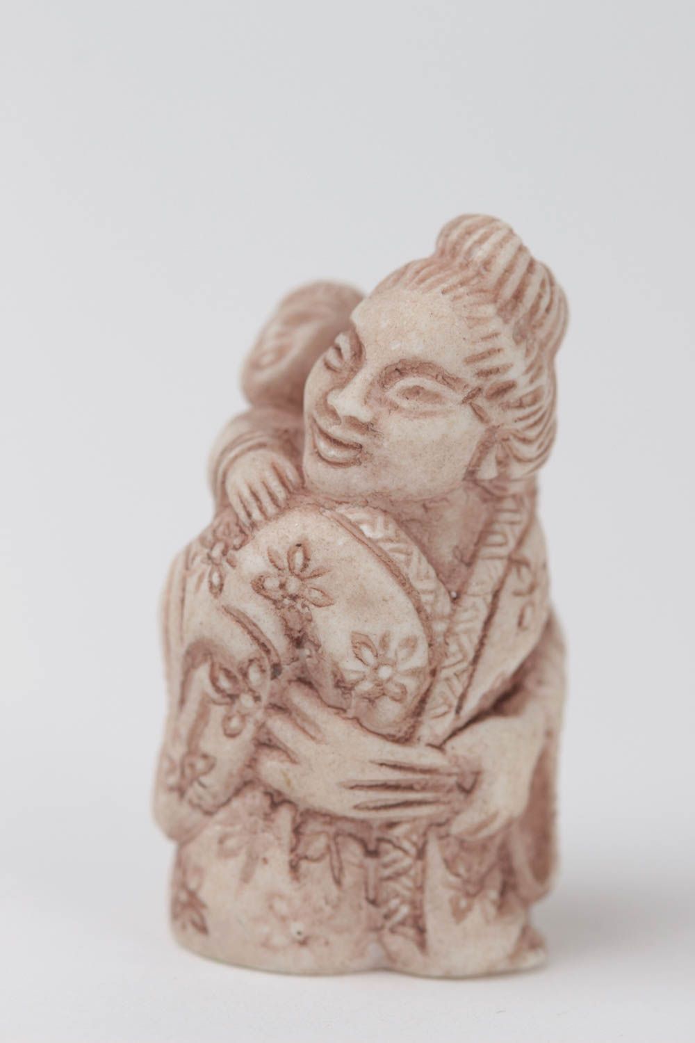 Статуэтка из полимерной смолы и мраморной пудры ручной работы Юань Му нэцкэ фото 2