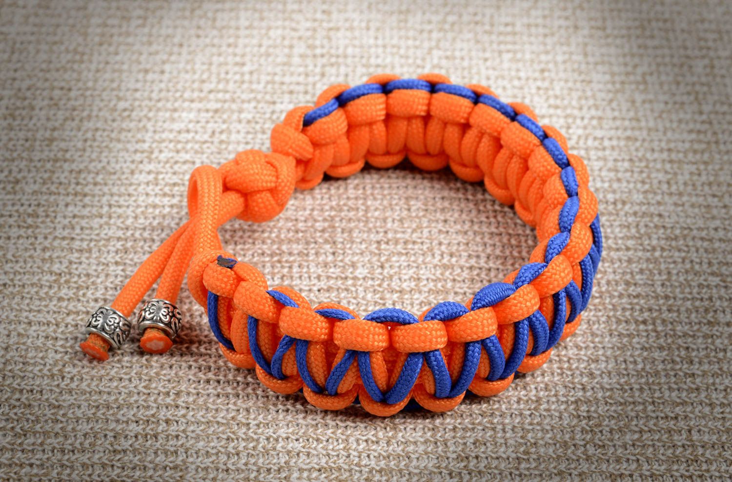 Paracord Survival Bracelet: braided with parachute cord - Metal Badge
