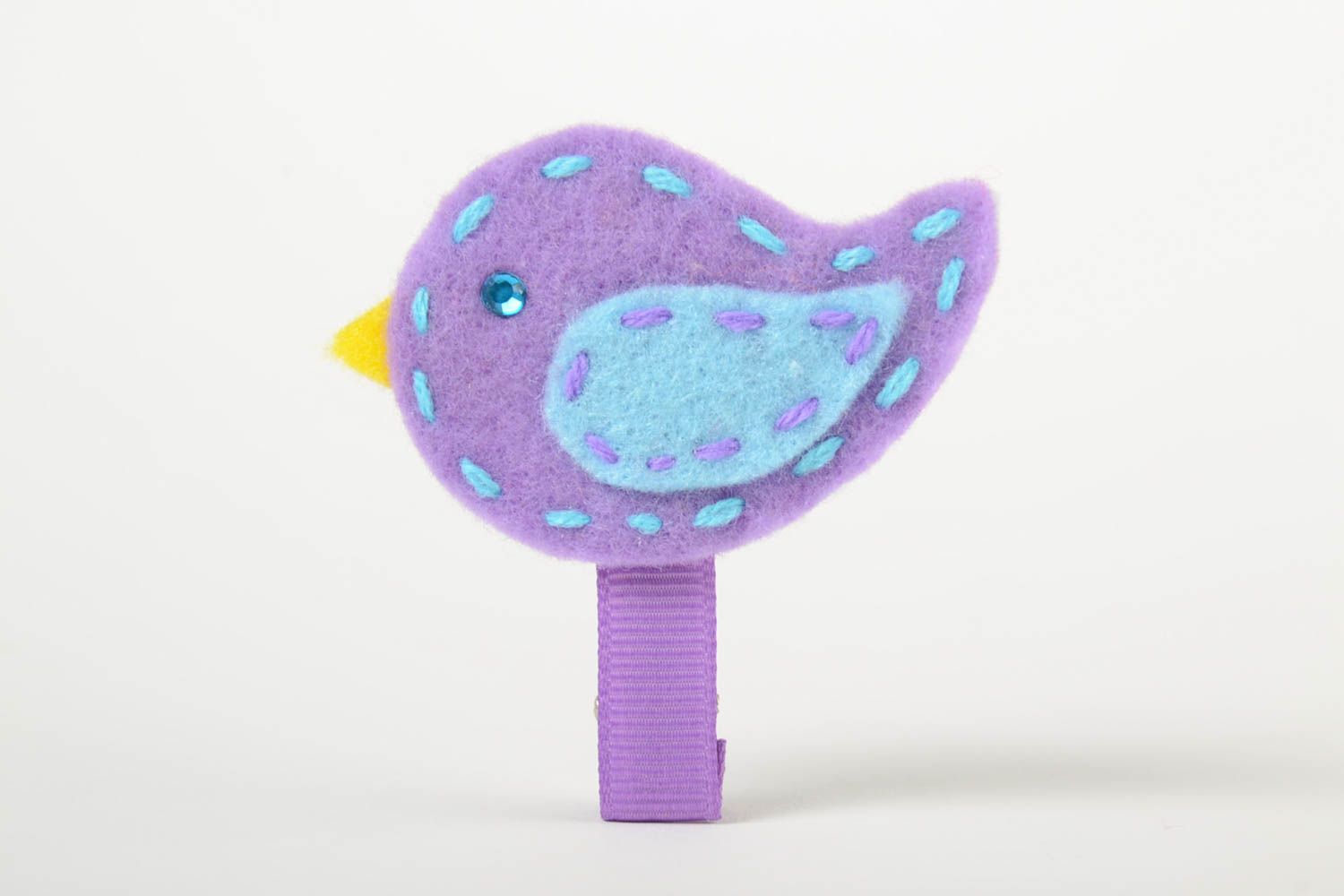 Детская фиолетовая заколочка из флиса и репсовой ленты в виде птички хенд мейд фото 2