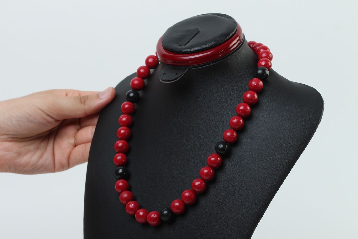 Collier rouge et noir Bijou fait main perles en pâte polymère Cadeau pour femme photo 2