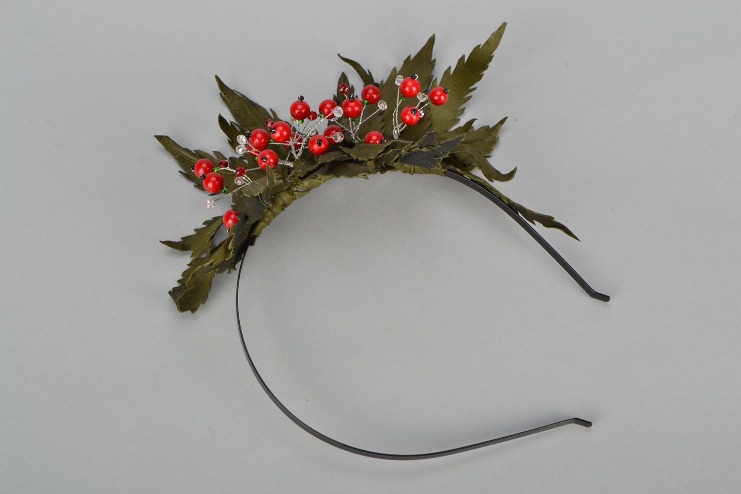 Design headband with berries photo 3