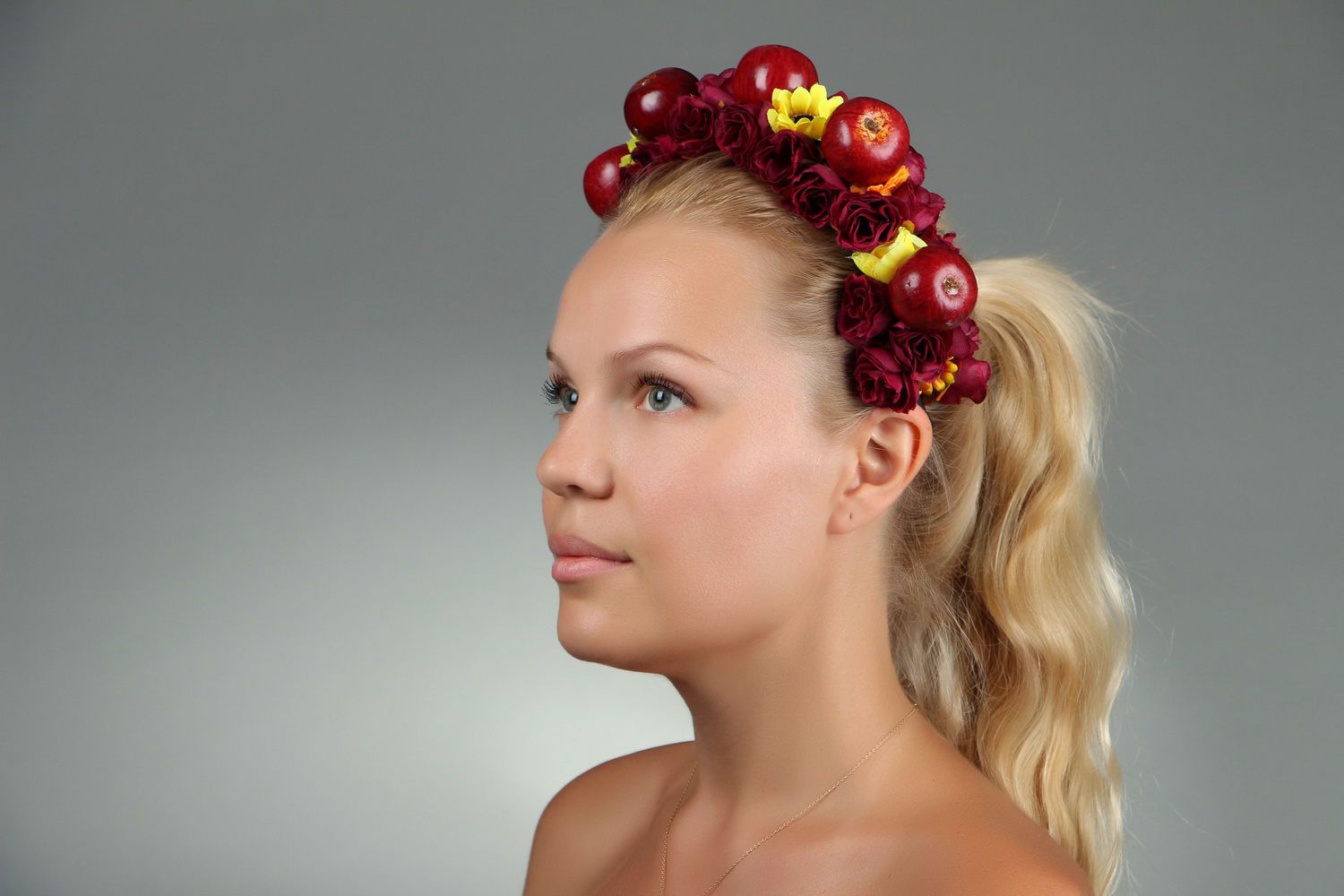 Cerceau cheveux fait main aux fleurs artificielles et pommes photo 5