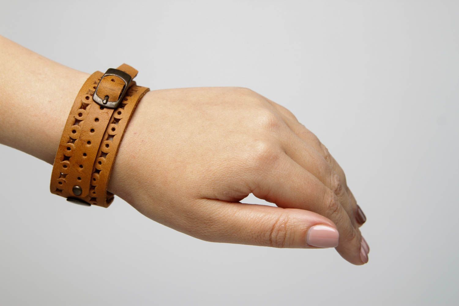 Bracelet en cuir Bijou fait main marron clair universel Accessoire tendance photo 2