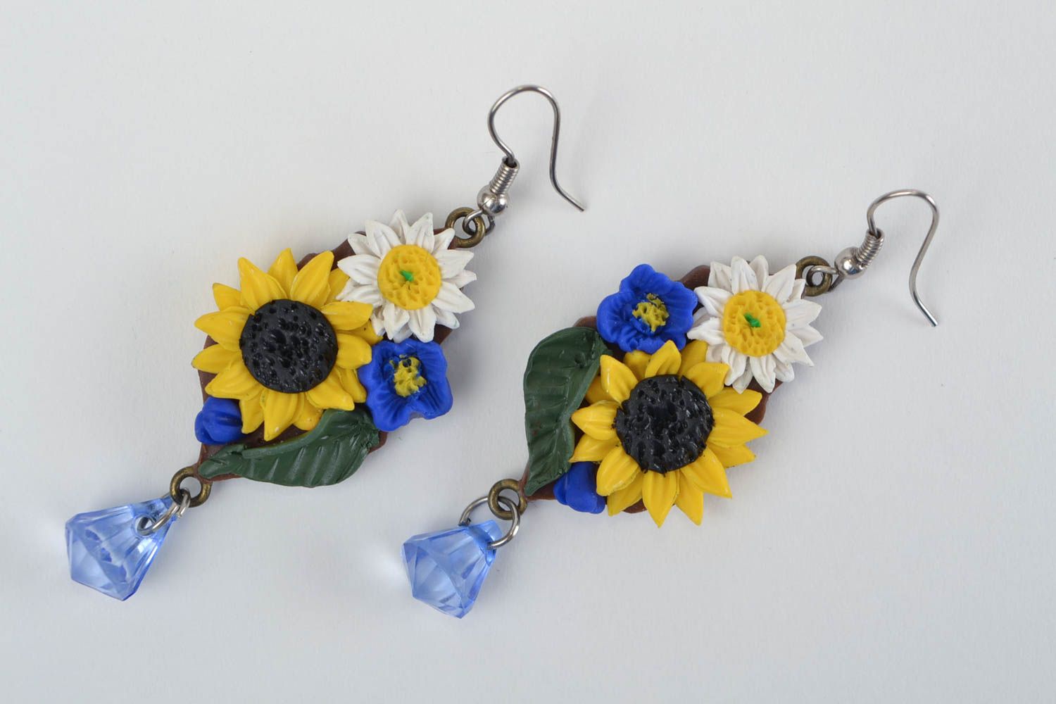 Blumen Gehänge Ohrringe aus Polymerton für Frauen künstlerisch handmade schön foto 3